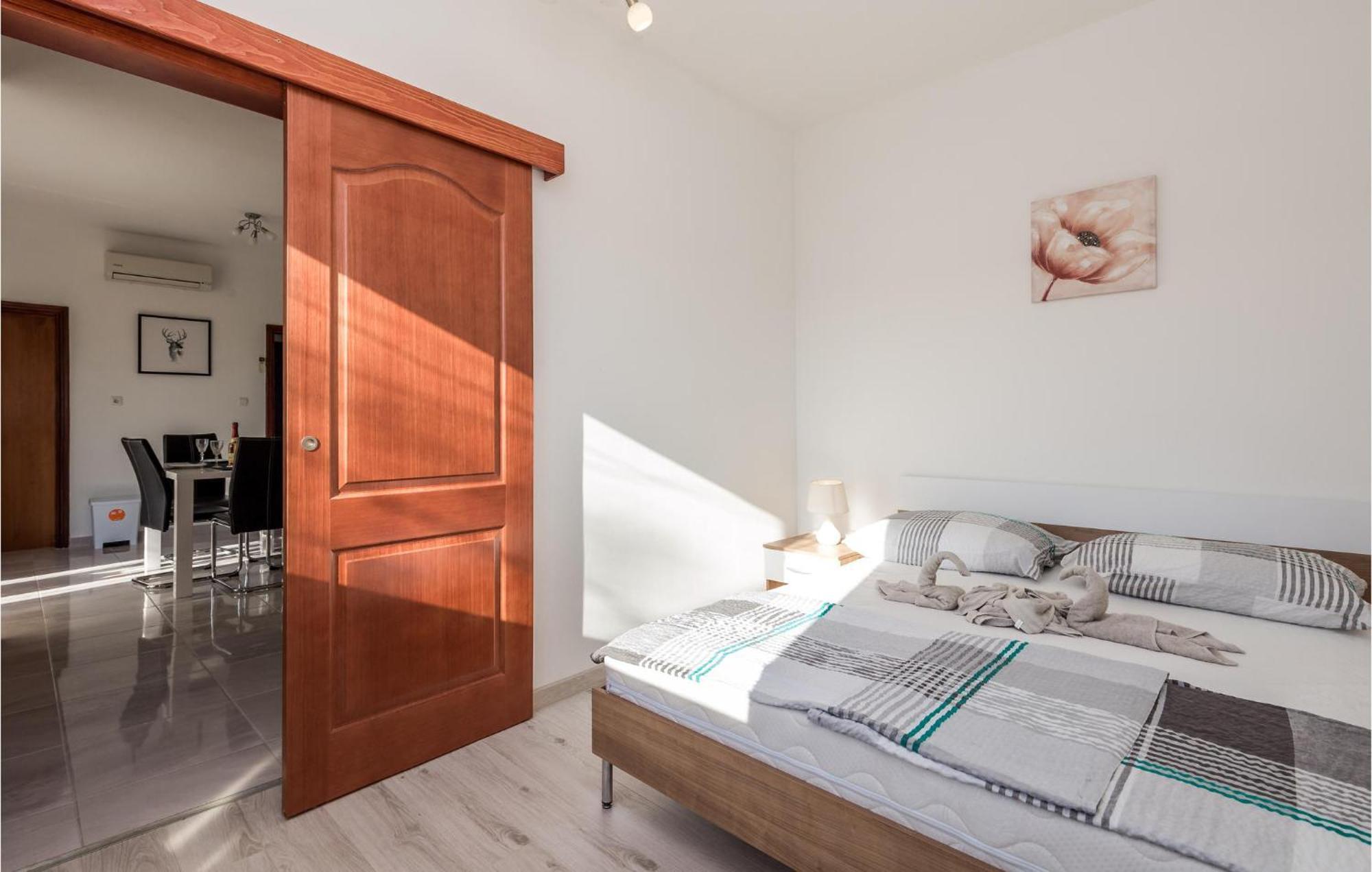 Pet Friendly Apartment In Kampor With Kitchen ภายนอก รูปภาพ