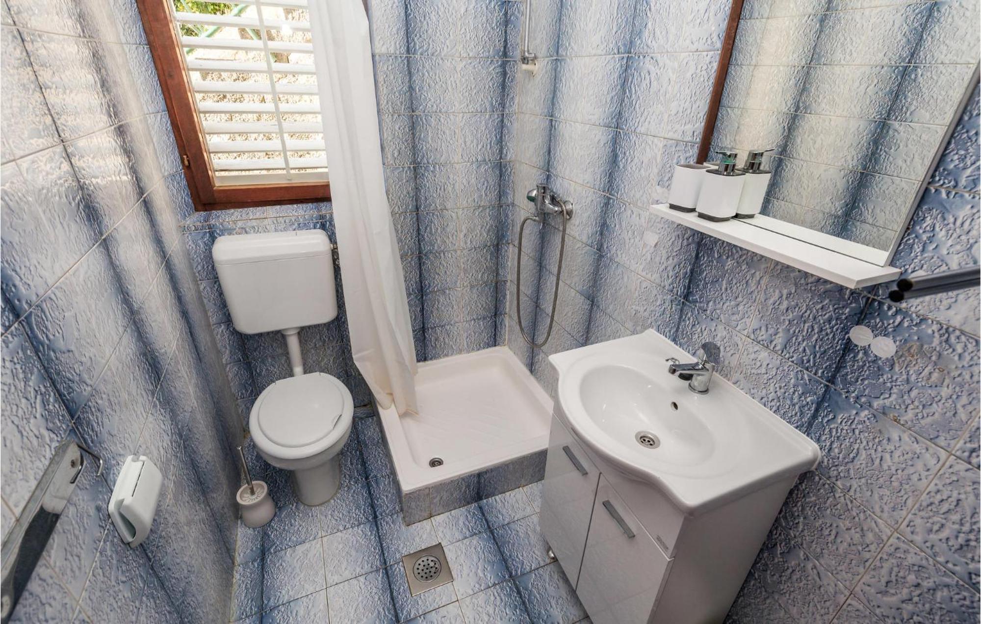 Pet Friendly Apartment In Kampor With Kitchen ภายนอก รูปภาพ