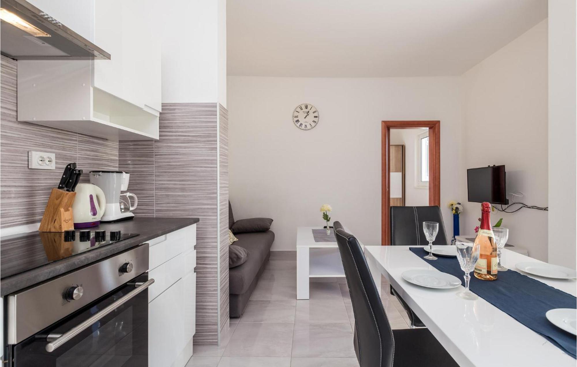 Pet Friendly Apartment In Kampor With Kitchen ภายนอก รูปภาพ
