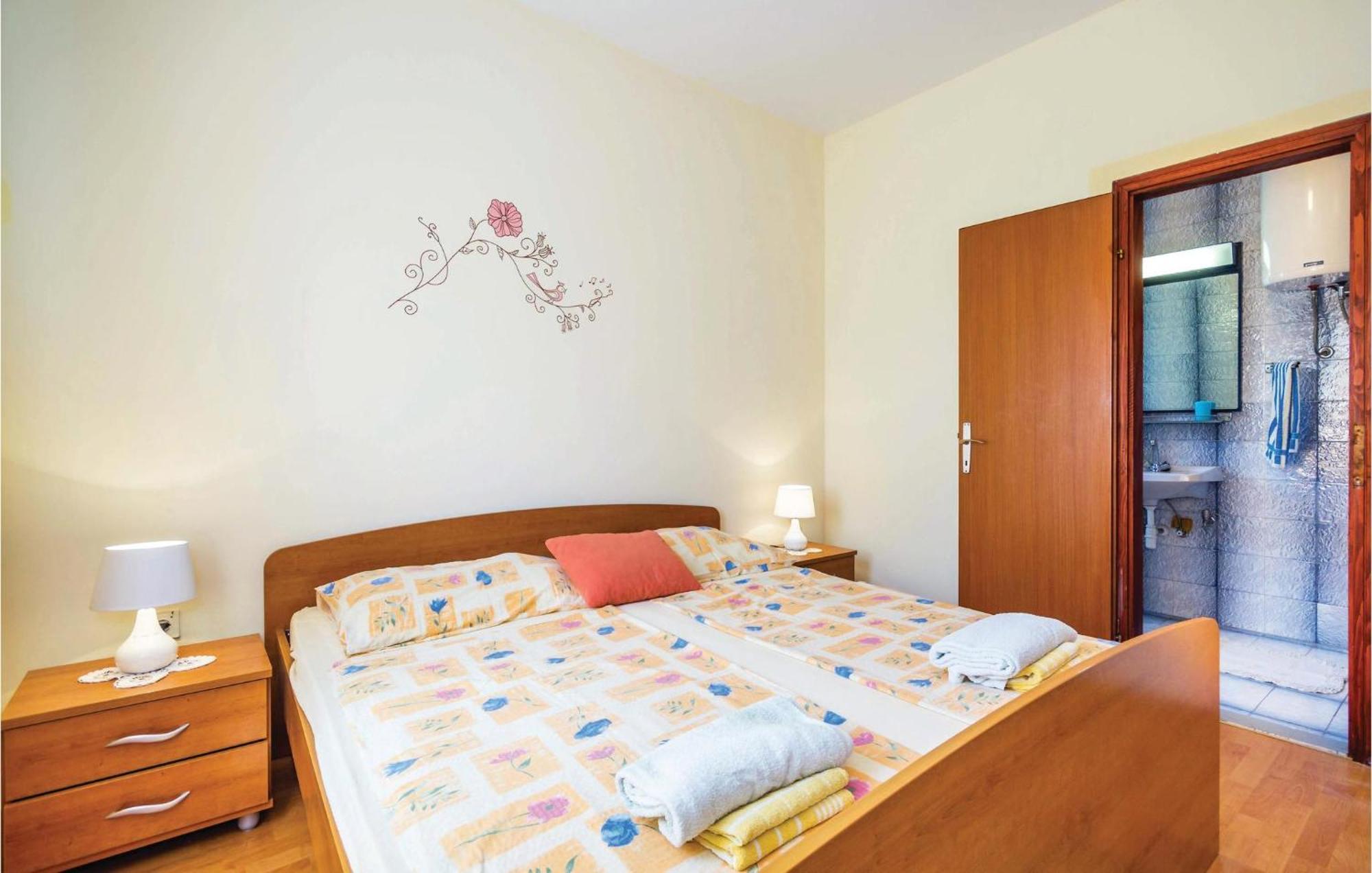Pet Friendly Apartment In Kampor With Kitchen ภายนอก รูปภาพ