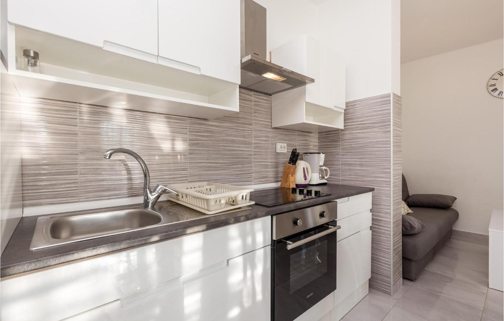 Pet Friendly Apartment In Kampor With Kitchen ภายนอก รูปภาพ