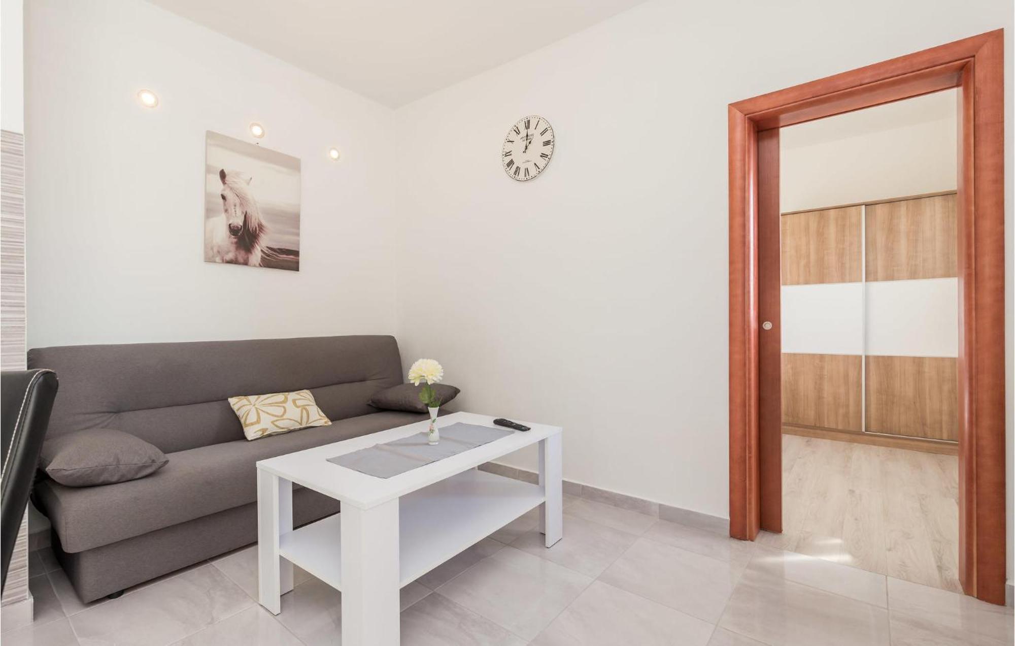 Pet Friendly Apartment In Kampor With Kitchen ภายนอก รูปภาพ