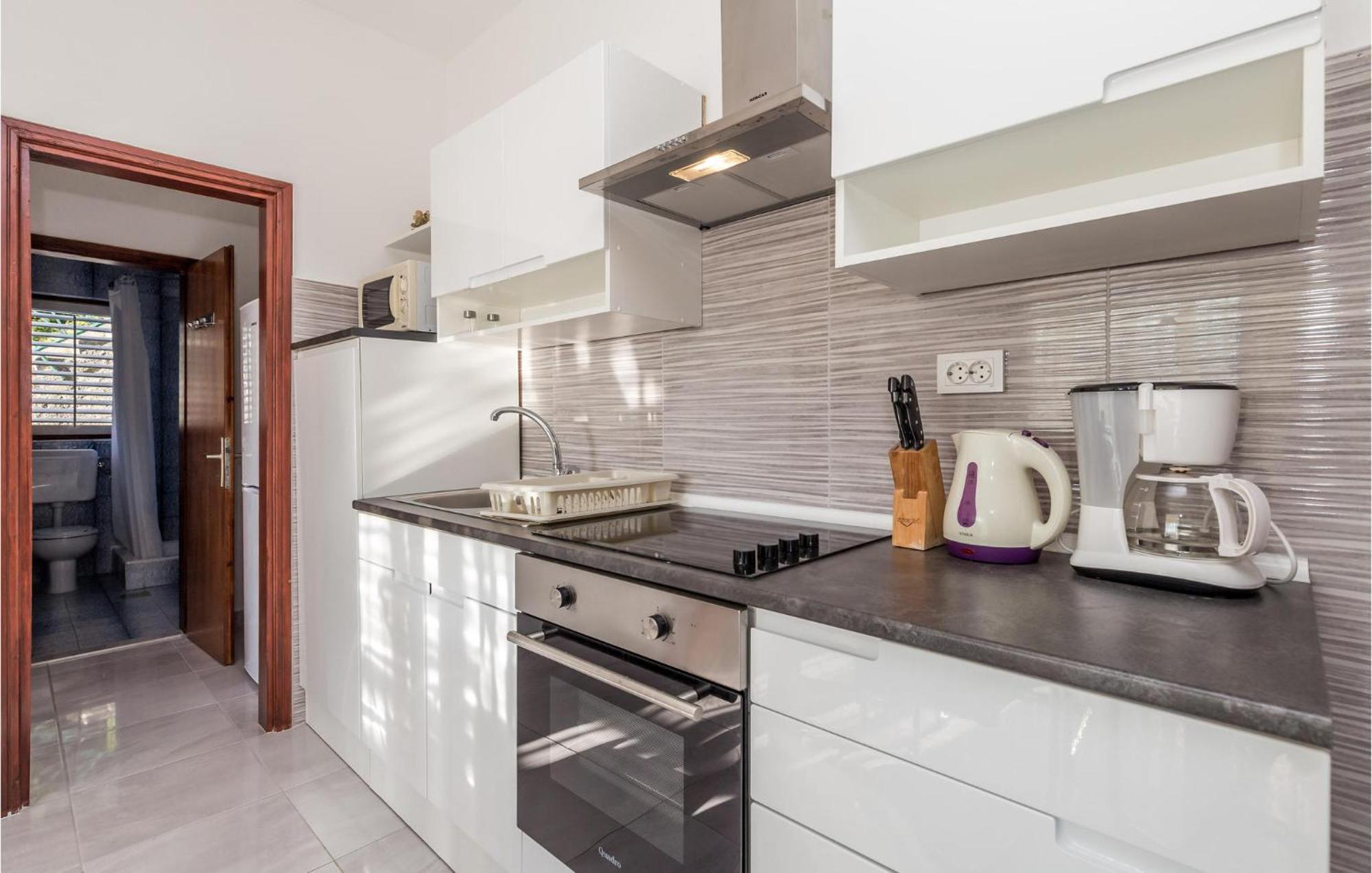 Pet Friendly Apartment In Kampor With Kitchen ภายนอก รูปภาพ