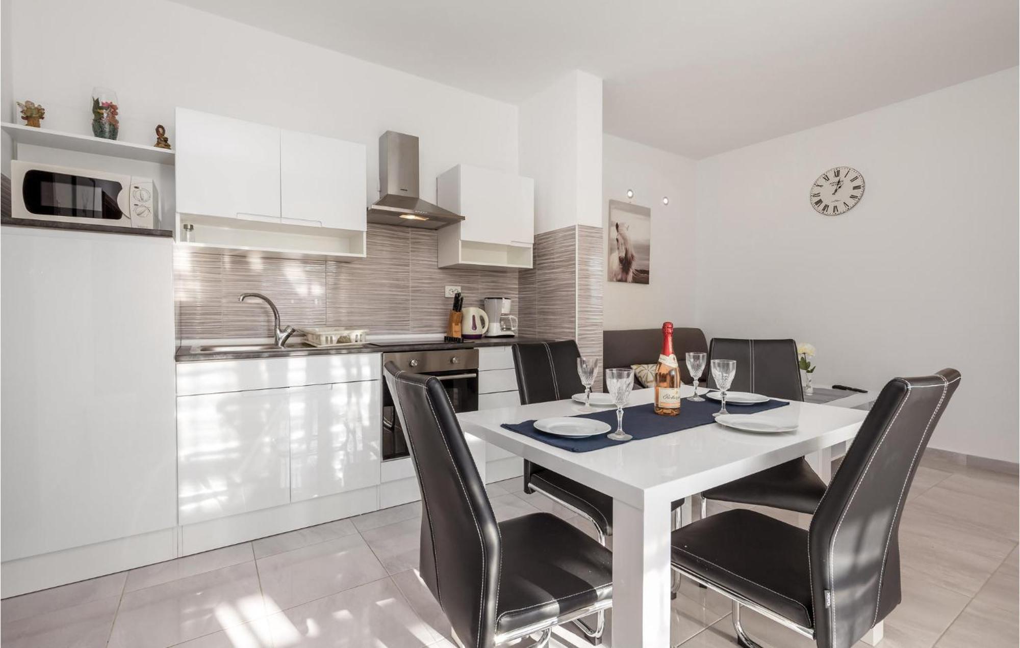 Pet Friendly Apartment In Kampor With Kitchen ภายนอก รูปภาพ