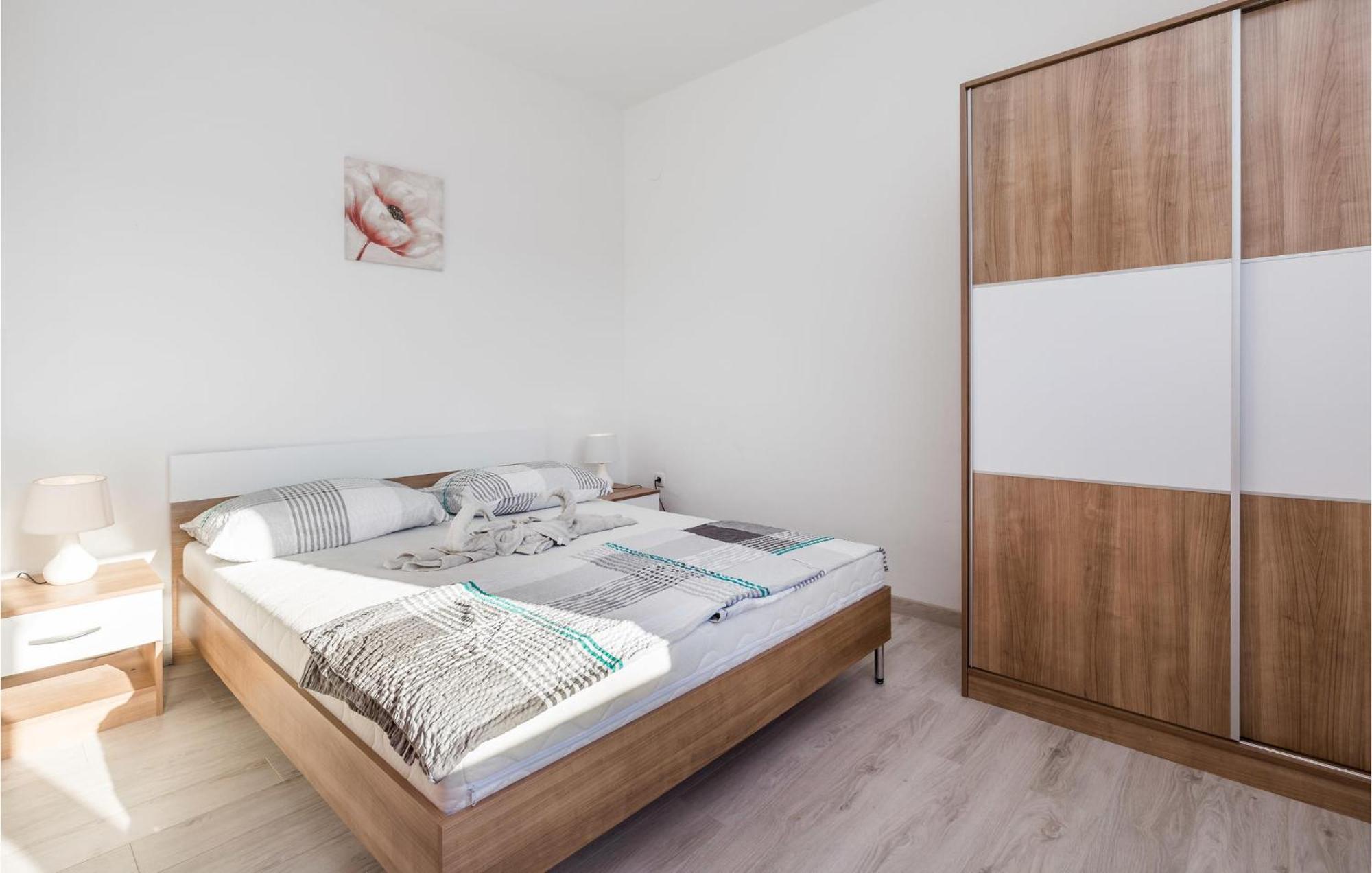 Pet Friendly Apartment In Kampor With Kitchen ภายนอก รูปภาพ
